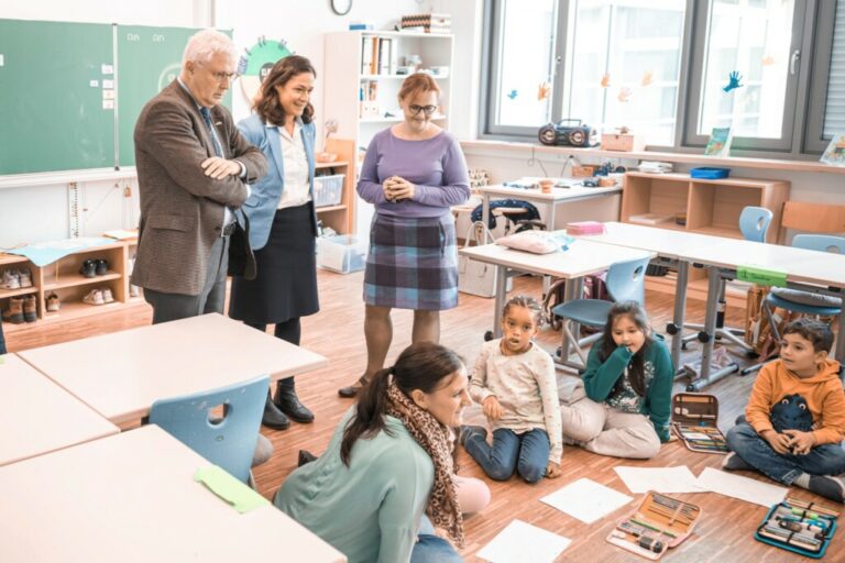Besuch der Stadt Weil am Rhein zur Situation der Grundschulen mit Besuch der Rheinschule Friedlingen